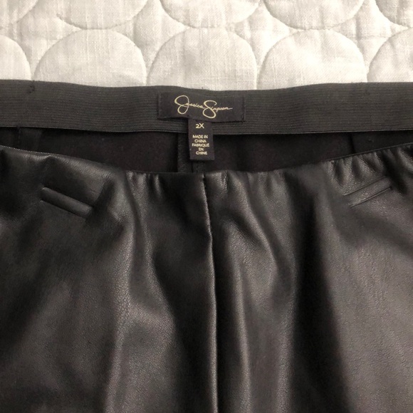 Jessica Simpson Faux leather and pointe legging - Picture 2 of 3